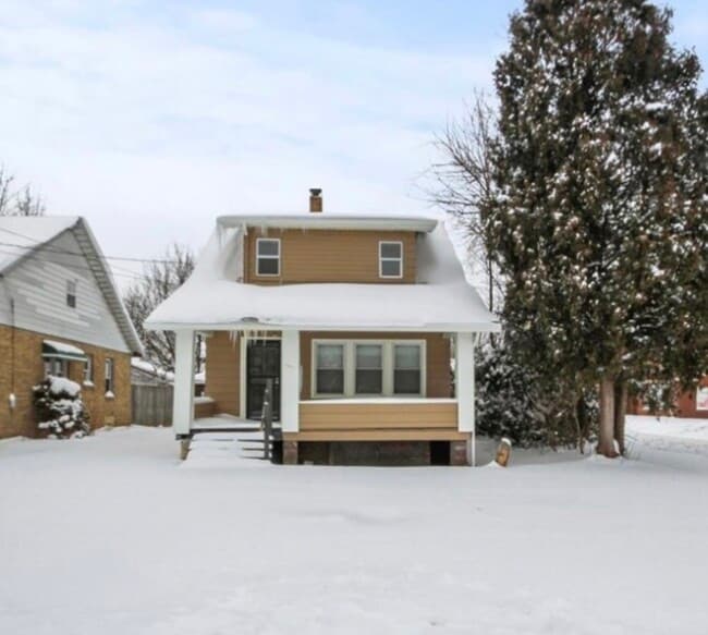 property at 2003 E Midlothian Blvd