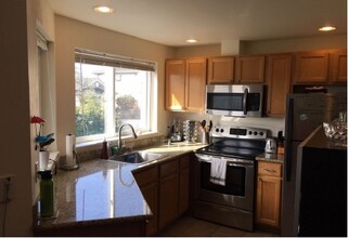 Emerald Hill Apartments in Seattle, WA - Building Photo - Interior Photo