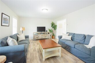 663 Aquidneck Ave in Middletown, RI - Building Photo - Building Photo