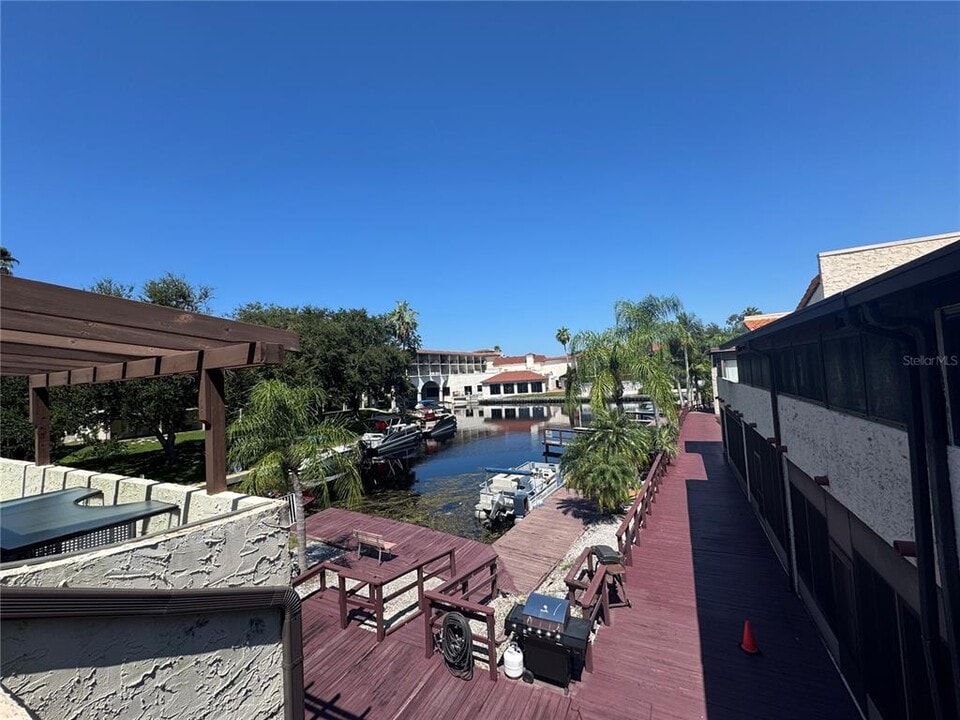 2571 Cyprus Dr in Palm Harbor, FL - Building Photo