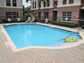 1030 NE 17th Way in Fort Lauderdale, FL - Foto de edificio - Building Photo