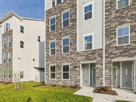 8029 Lake Laurel Ln in Glen Allen, VA - Building Photo