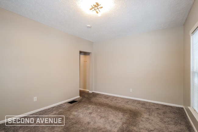 5111 Warren Ave in Norwood, OH - Foto de edificio - Building Photo