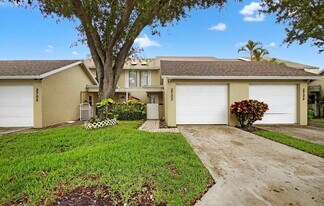 2703 Maplewood Dr in Greenacres, FL - Building Photo