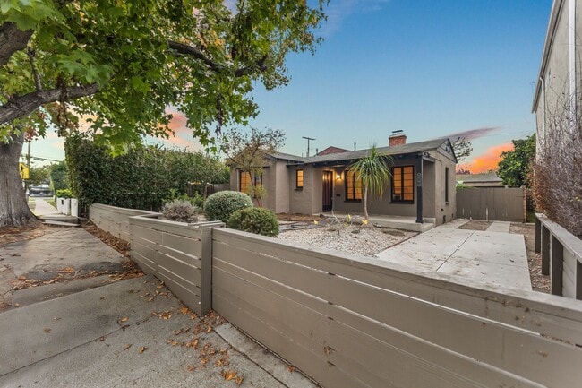 3781 Greenwood Ave in Los Angeles, CA - Building Photo - Building Photo