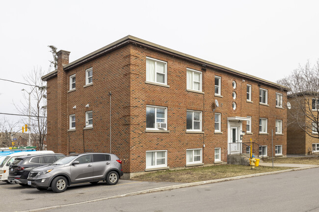 15 Lenore Pl in Ottawa, ON - Building Photo - Building Photo