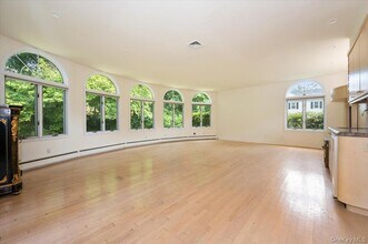 1 Parkside Dr in Great Neck, NY - Building Photo - Building Photo