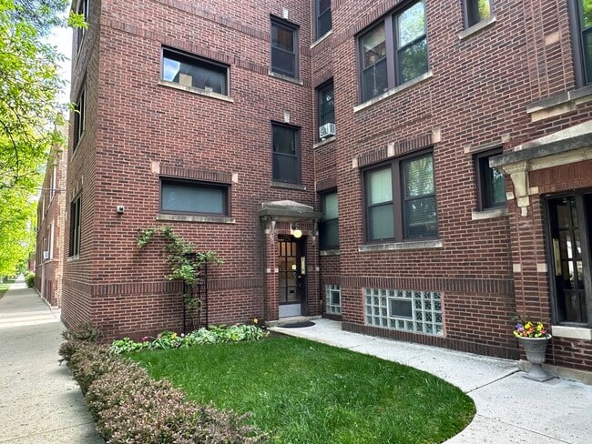 4614 N Sacramento Ave in Chicago, IL - Building Photo - Building Photo