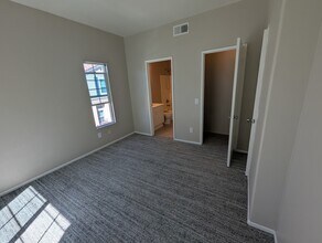 211 Montana del Lago Dr in Rancho Santa Margarita, CA - Building Photo - Building Photo