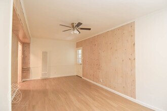 2262 Fox Hills Dr, Unit 2262.5 in Los Angeles, CA - Foto de edificio - Building Photo