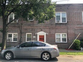 116-02 Farmers Blvd in Queens, NY - Building Photo