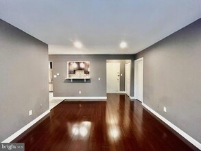 11923 Parklawn Dr in North Bethesda, MD - Building Photo - Building Photo