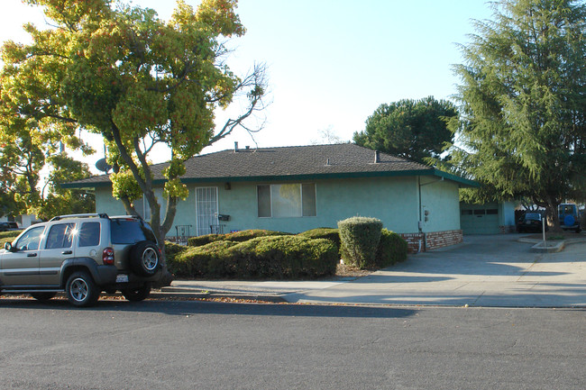 810 El Cerrito Way in Gilroy, CA - Building Photo - Building Photo