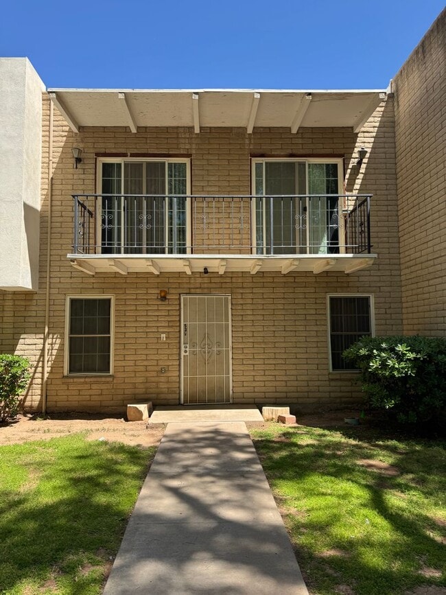 property at 532 E 4th Pl