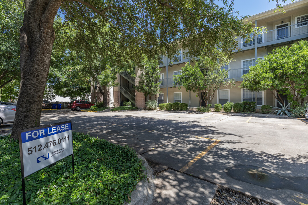 San Remo Apartments in Austin, TX - Foto de edificio