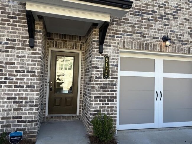 5125 Fox Den Rd in Oakwood, GA - Building Photo - Building Photo