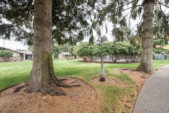 Cavalier Park Apartments in Puyallup, WA - Foto de edificio - Building Photo