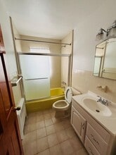40 Frost Pond Rd in Glen Cove, NY - Building Photo - Building Photo