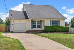 443 Cranklen Cir in Clarksville, TN - Building Photo