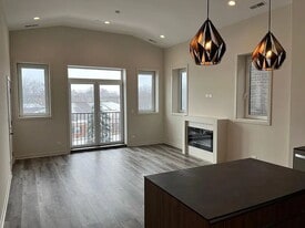 790 E Irving Park Rd in Roselle, IL - Building Photo