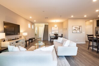 754 Rogue Wave Street in Las Vegas, NV - Building Photo - Building Photo