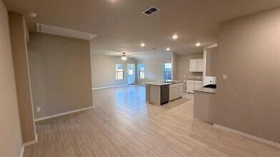 8440 Hollymead Ln in Fort Worth, TX - Building Photo - Building Photo