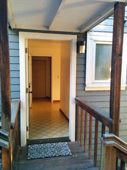 1221 Escobar St, Unit 1223 Escobar St in Martinez, CA - Building Photo