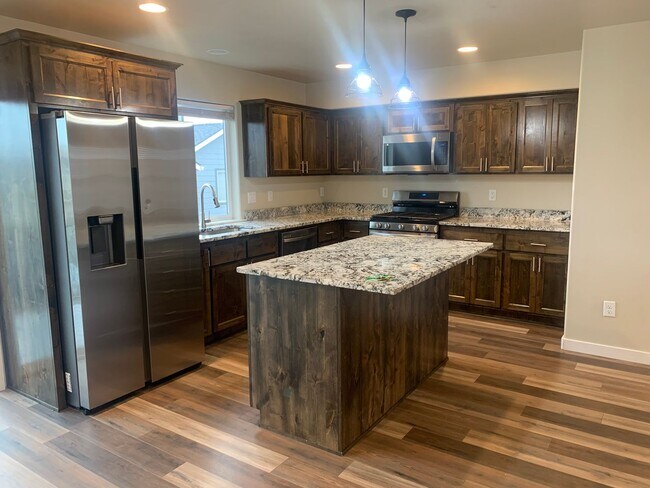 7857 28th St in White City, OR - Building Photo - Building Photo