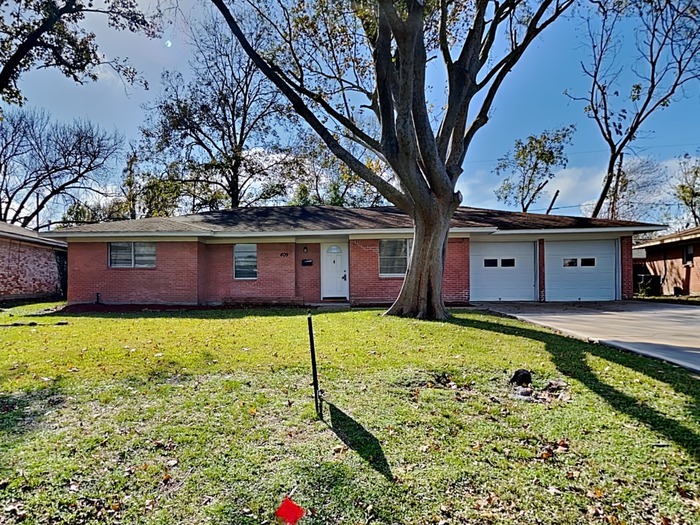 409 Pamela Dr in Baytown, TX - Building Photo