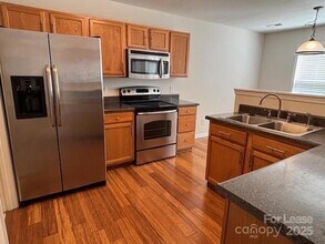 3824 Pimilico Trace Ln, Unit B205 in Charlotte, NC - Building Photo - Building Photo
