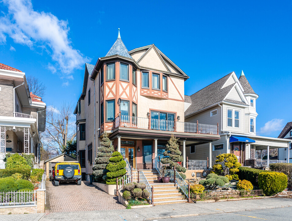 771 Boulevard E in Weehawken, NJ - Building Photo