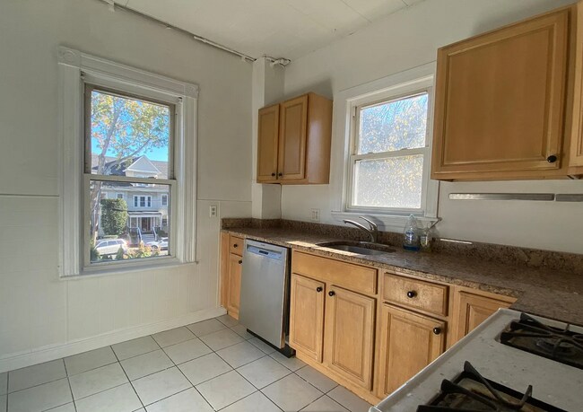27 Holman St, Unit 1 in Boston, MA - Foto de edificio - Building Photo