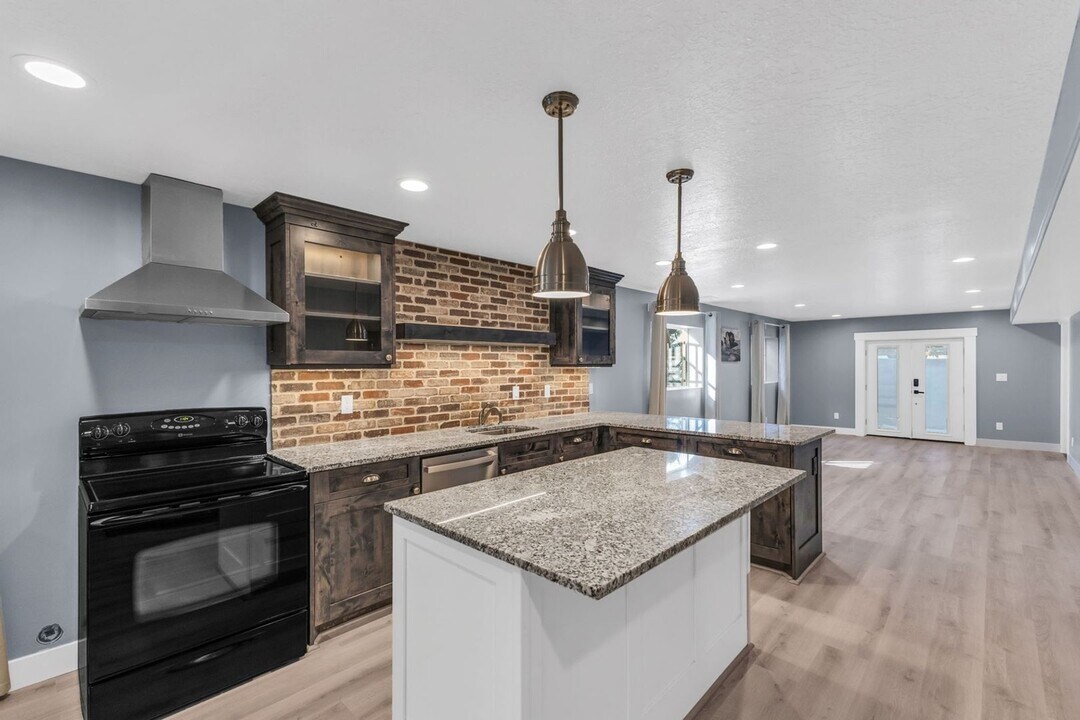 38 Manilla Cir in Draper, UT - Building Photo