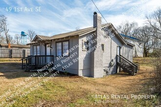 49 1st Ave SE in Graysville, AL - Foto de edificio - Building Photo