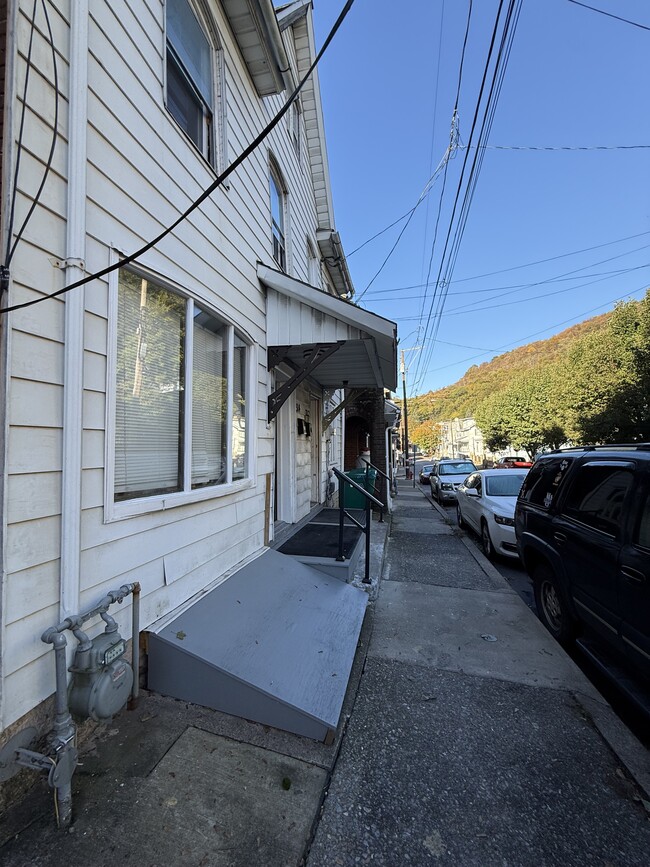 314 E Dewart St in Shamokin, PA - Building Photo - Building Photo