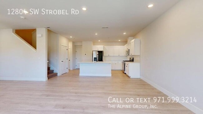 12804 SW Strobel Rd in Beaverton, OR - Foto de edificio - Building Photo