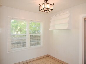 36 1/2 N 200 W in Logan, UT - Foto de edificio - Building Photo