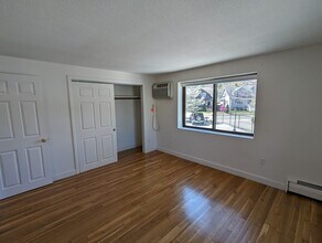 196 W Wyoming Ave, Unit #22 in Melrose, MA - Foto de edificio - Building Photo
