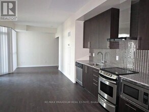 352 Front St W in Toronto, ON - Building Photo - Building Photo