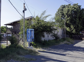 1220 Sacramento Ave in West Sacramento, CA - Building Photo - Building Photo