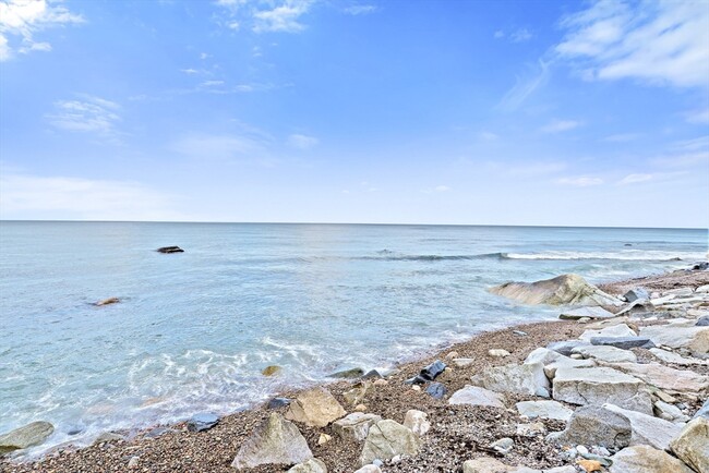 21 Seaside Rd in Scituate, MA - Foto de edificio - Building Photo