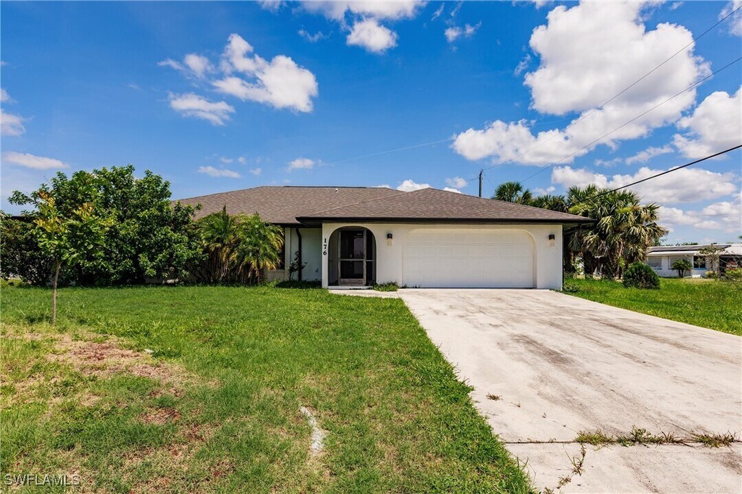 176 N Waterway Dr NW in Port Charlotte, FL - Building Photo
