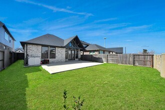 4111 Crossfind Ct in Fulshear, TX - Foto de edificio - Building Photo