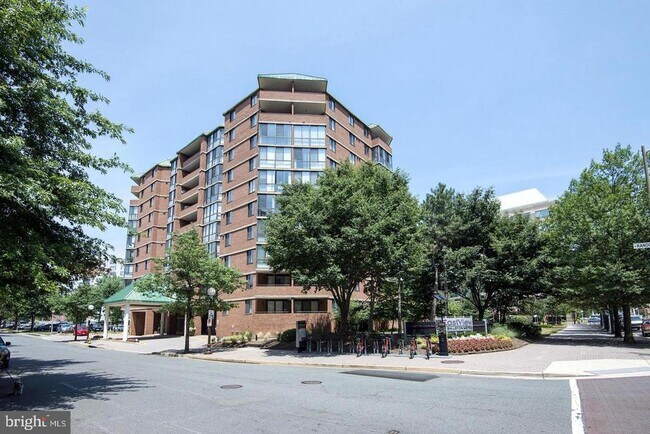 property at 1001 N Randolph St