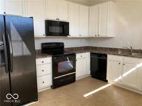 3981 Eldor Flower Dr in Zionsville, IN - Building Photo - Building Photo