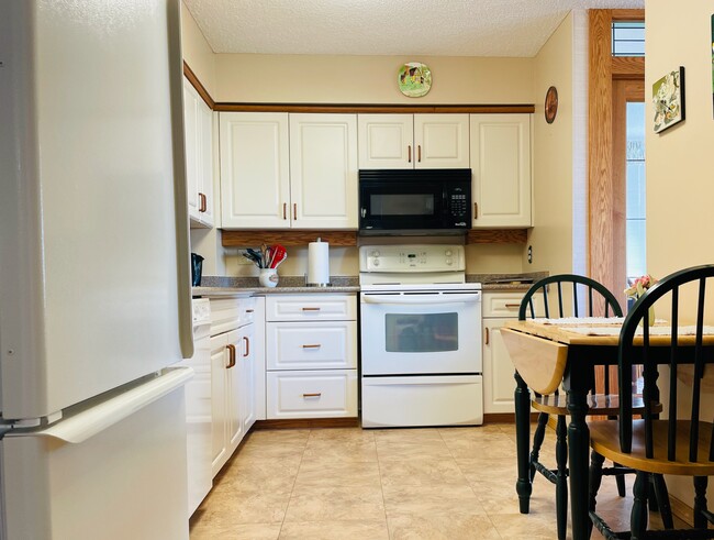 225 Belleville St. in Victoria, BC - Building Photo - Building Photo