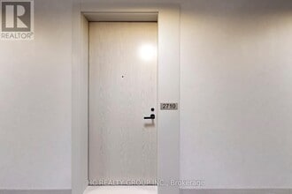 8 Interchange Wy in Vaughan, ON - Building Photo - Building Photo