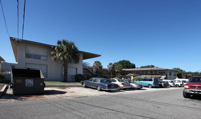 Monterey Manor Apartments in Jacksonville, FL - Foto de edificio - Building Photo