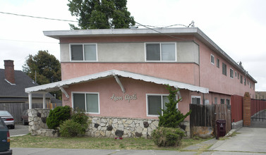 Lyon's Apartment in Oakland, CA - Building Photo - Building Photo