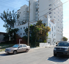 The Arizona House in Hollywood, FL - Foto de edificio - Building Photo